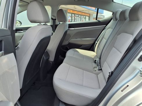 Used 2020 Hyundai Elantra SE FWD image 6