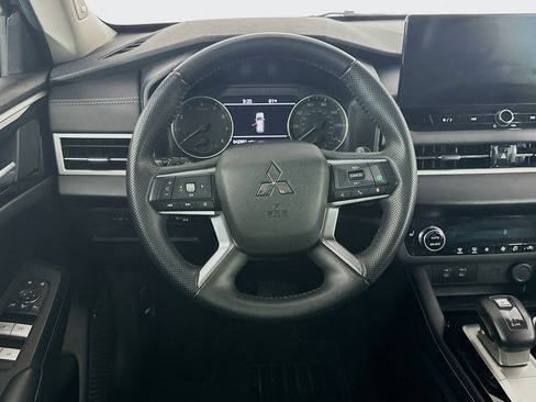 Used 2025 Mitsubishi Outlander SE FWD image 18