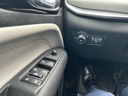 Used 2025 Jeep Compass Limited image 22