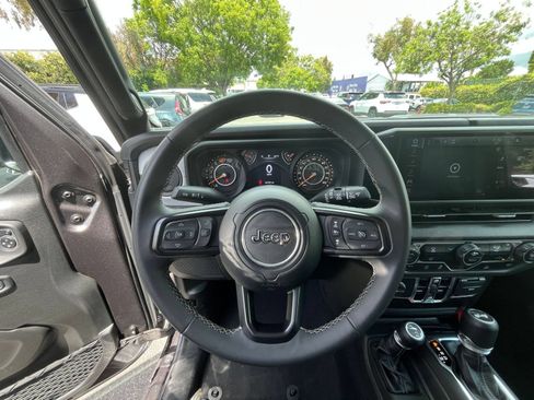 Used 2025 Jeep Wrangler Unlimited Sport AWD/4WD image 32