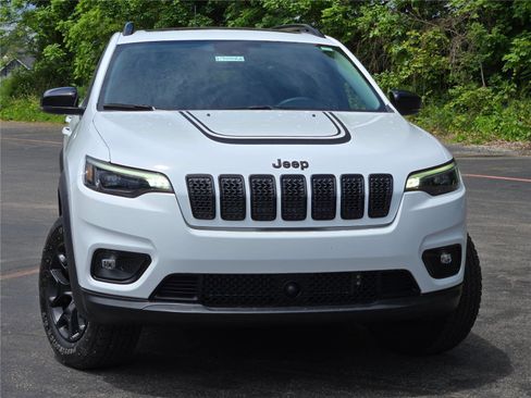Used 2022 Jeep Cherokee Latitude w/ Sun & Sound Group AWD/4WD image 3