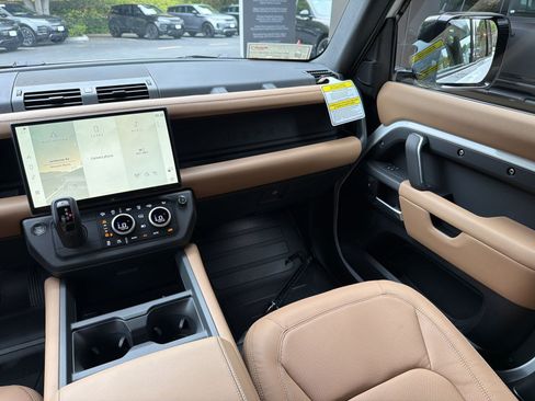 New 2026 Land Rover Defender 110 X-Dynamic SE AWD/4WD image 29