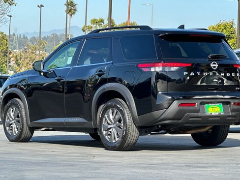 Used 2024 Nissan Pathfinder SV FWD image 7