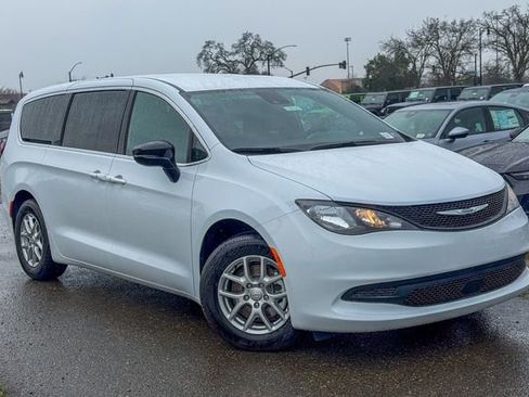 New 2026 Chrysler Voyager LX image 2