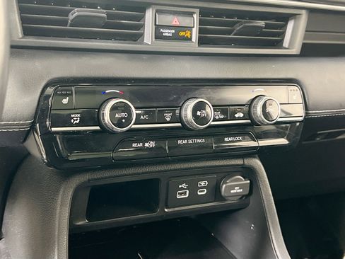 Used 2023 Honda Pilot Touring image 16