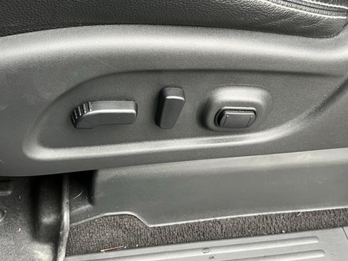 Used 2019 Nissan Titan PRO-4X w/ Pro-4x Convenience Package AWD/4WD image 16