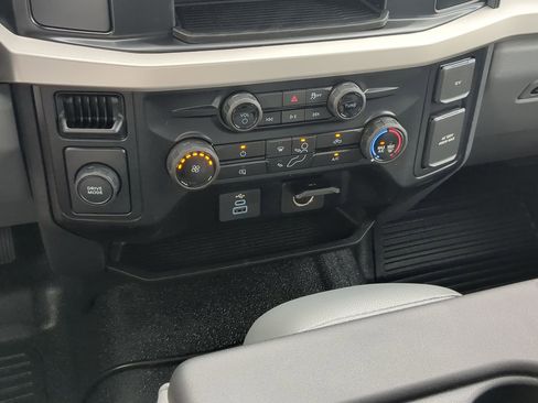 New 2025 Ford F550 2WD Regular Cab Super Duty w/ XL Chrome Package image 17