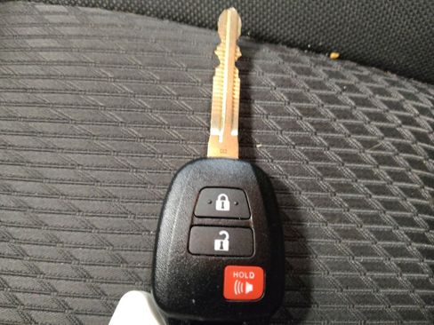 Used 2018 Toyota Highlander LE w/ Protection Package #3 image 32