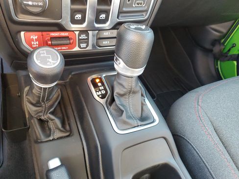 Used 2025 Jeep Wrangler Rubicon image 21