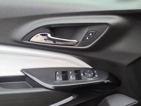 Used 2024 Chevrolet Trax LT image 17