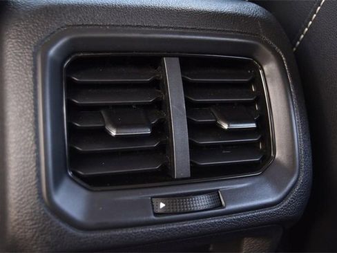 Certified 2023 Volkswagen Taos SE image 23