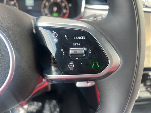 Used 2025 Jaguar F-PACE R-Dynamic S AWD/4WD image 22