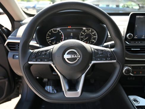 Used 2024 Nissan Altima 2.5 SV FWD image 20