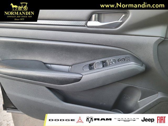 Used 2025 Nissan Altima 2.5 SV FWD image 15