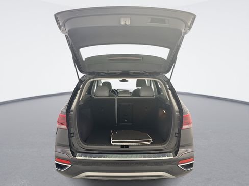 Used 2023 Volkswagen Taos SE w/ Panoramic Sunroof Package AWD/4WD image 22