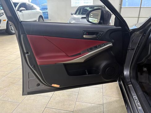 Used 2018 Lexus IS 300 AWD image 33