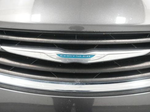 Used 2018 Chrysler Pacifica Touring-L FWD image 12