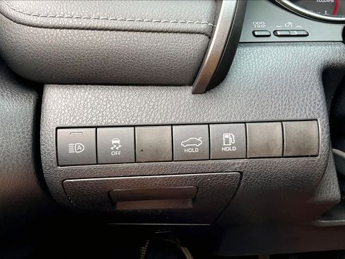 Used 2020 Toyota Camry XSE FWD image 32