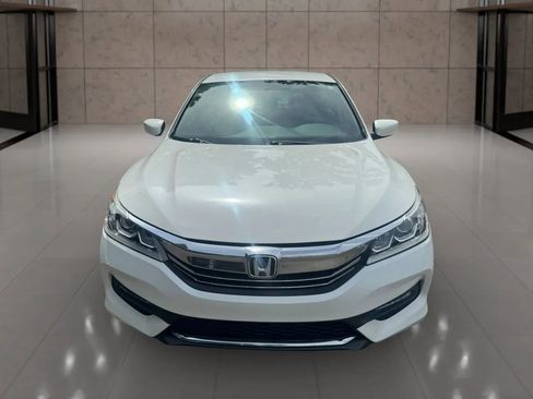Used 2017 Honda Accord Touring image 9
