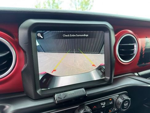 Used 2023 Jeep Gladiator Rubicon w/ LED Lighting Group AWD/4WD image 23