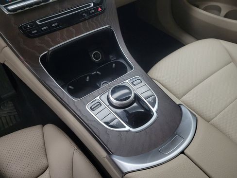 Used 2019 Mercedes-Benz GLC 300 4MATIC w/ Premium Package image 26