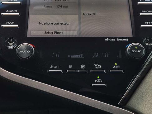 Used 2019 Toyota Camry XLE FWD image 18