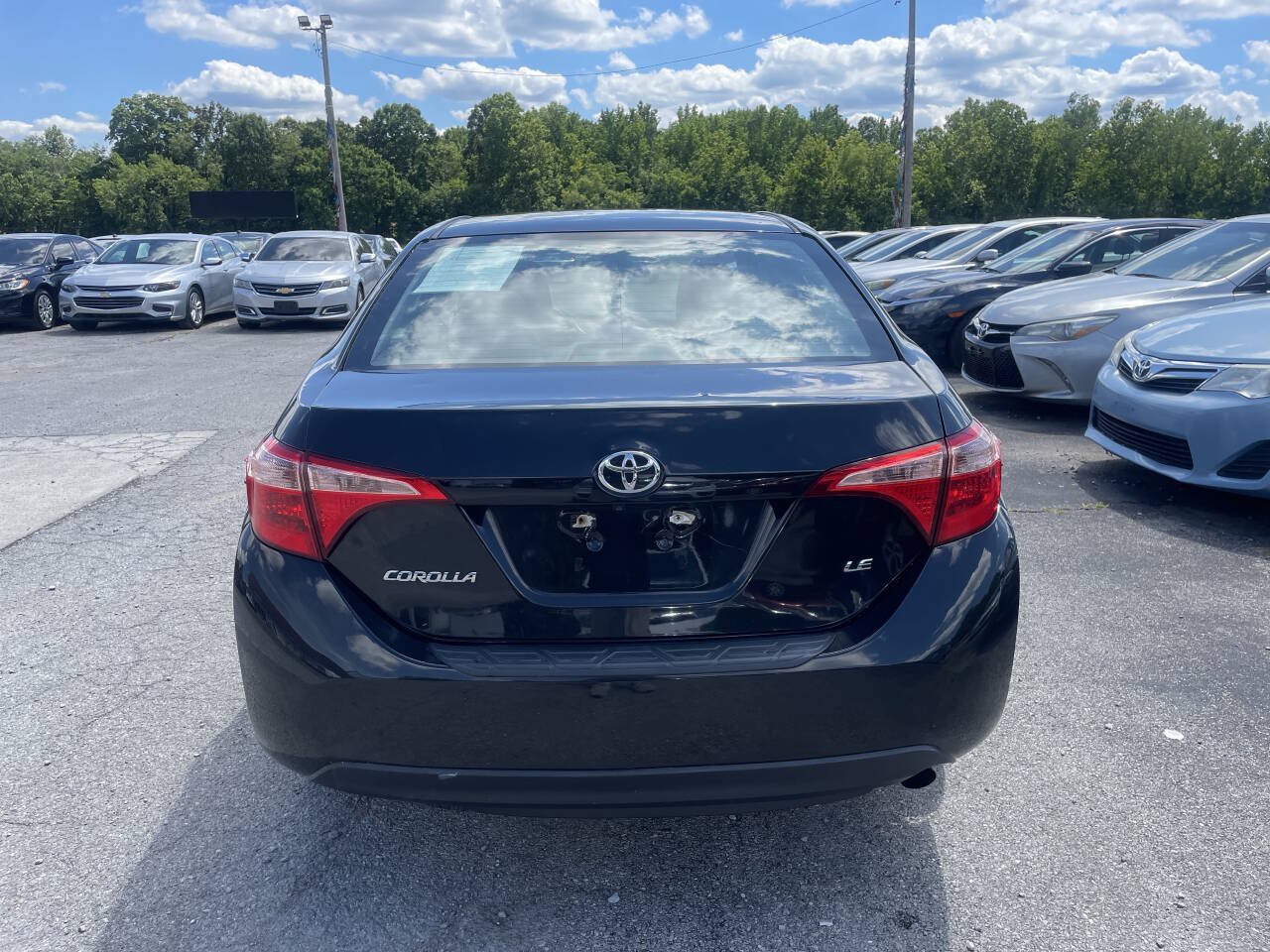 Used 2017 Toyota Corolla LE w/ Carpet Mat Package (TMS) FWD image 5