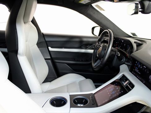 Used 2020 Porsche Taycan Turbo image 29