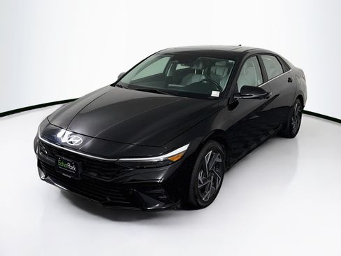 Used 2024 Hyundai Elantra Limited FWD image 3
