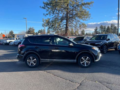 Used 2018 Toyota RAV4 XLE w/ Plus Extra Value Package image 8