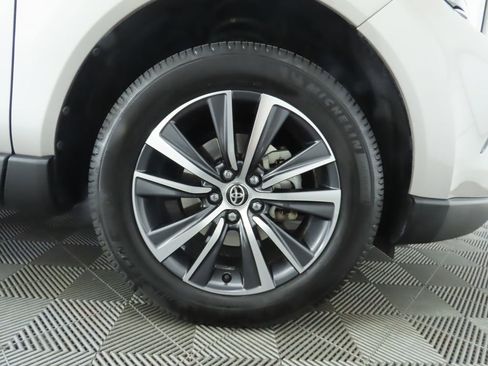 Used 2021 Toyota Venza LE image 33