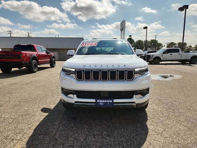 Used 2022 Jeep Wagoneer Series III w/ Premium Group I AWD/4WD image 2