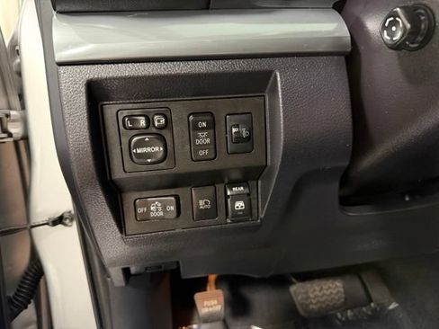 Used 2018 Toyota Tundra Platinum AWD/4WD image 16