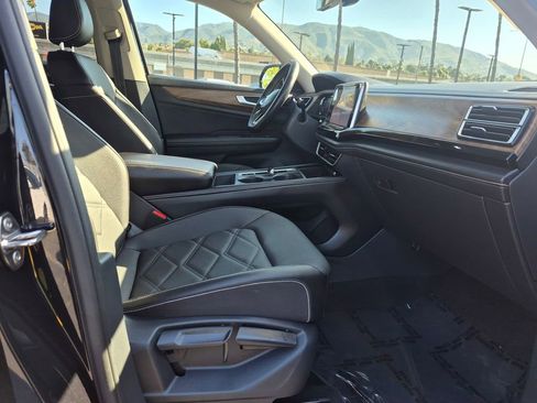 Used 2025 Volkswagen Atlas SE FWD image 27