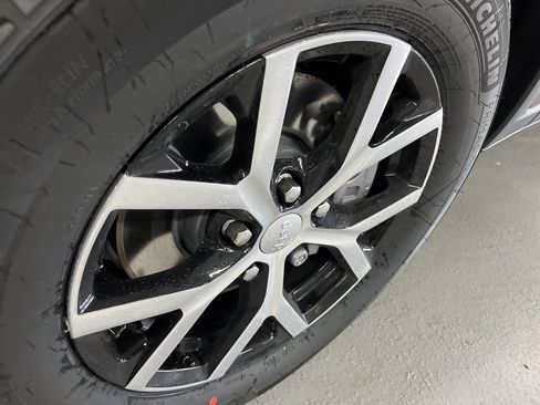 New 2025 Jeep Grand Cherokee L Limited image 12