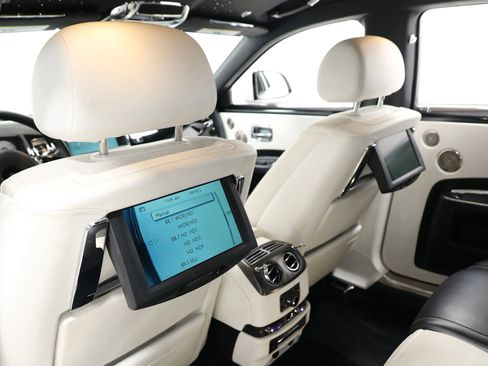 Used 2017 Rolls-Royce Ghost image 68