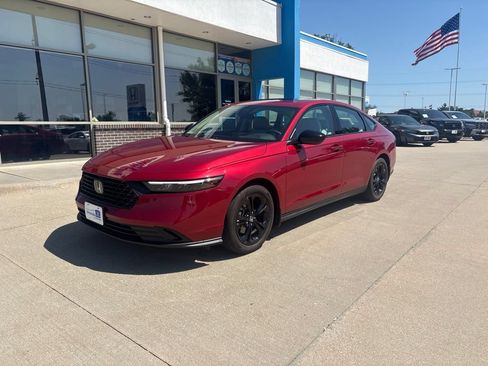 Certified 2025 Honda Accord SE image 1