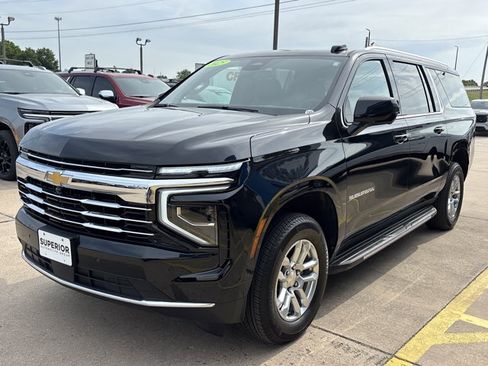 Used 2025 Chevrolet Suburban LT AWD/4WD image 10