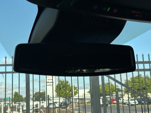 Used 2025 GMC Yukon Denali AWD/4WD image 25