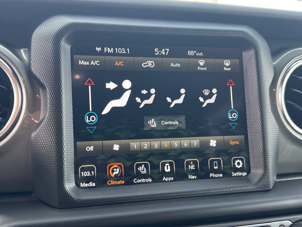 Used 2023 Jeep Wrangler Unlimited Sahara AWD/4WD image 29