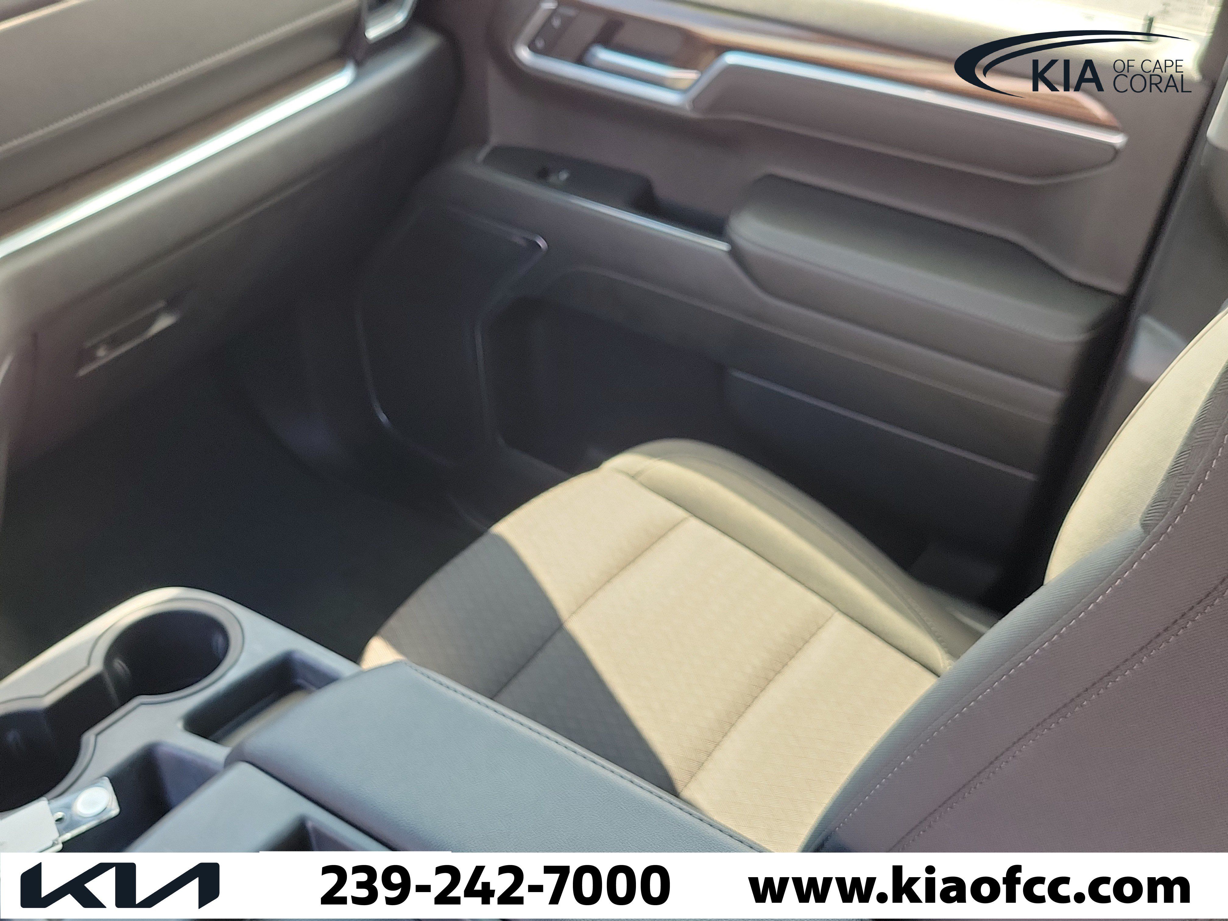 Used 2022 Chevrolet Silverado 1500 LT AWD/4WD image 17