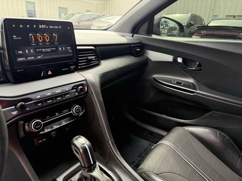Used 2022 Hyundai Veloster N image 33