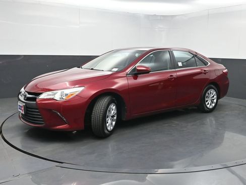 Used 2017 Toyota Camry LE image 16