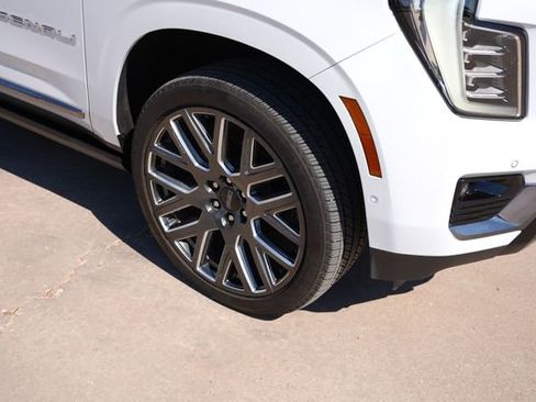 Used 2026 GMC Yukon Denali Ultimate w/ LPO, Illumination Package AWD/4WD image 10