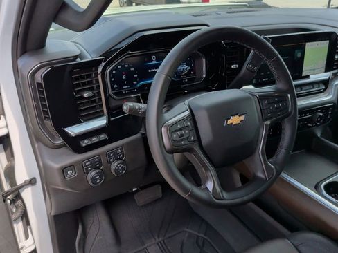Used 2025 Chevrolet Silverado 2500 High Country w/ Technology Package AWD/4WD image 14