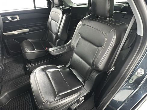 Used 2022 Ford Explorer XLT w/ Equipment Group 202A AWD/4WD image 12