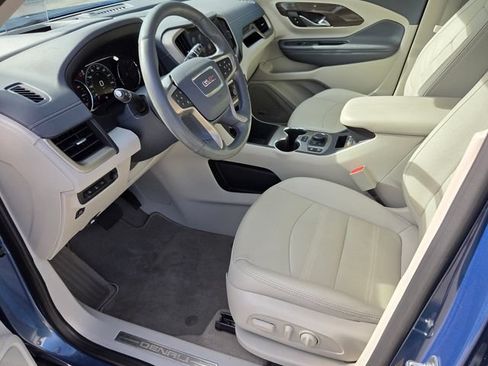 Used 2024 GMC Terrain Denali w/ Denali Premium Package AWD/4WD image 8