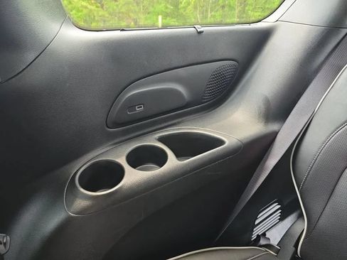 Used 2025 Chrysler Pacifica Limited FWD image 48