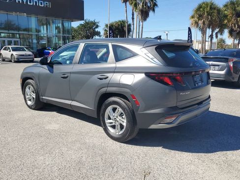 Used 2025 Hyundai Tucson SE image 2