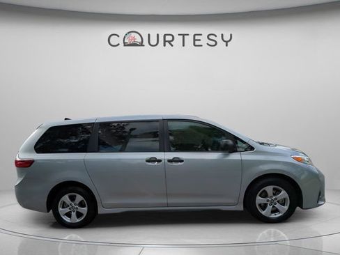 Certified 2020 Toyota Sienna L FWD image 7